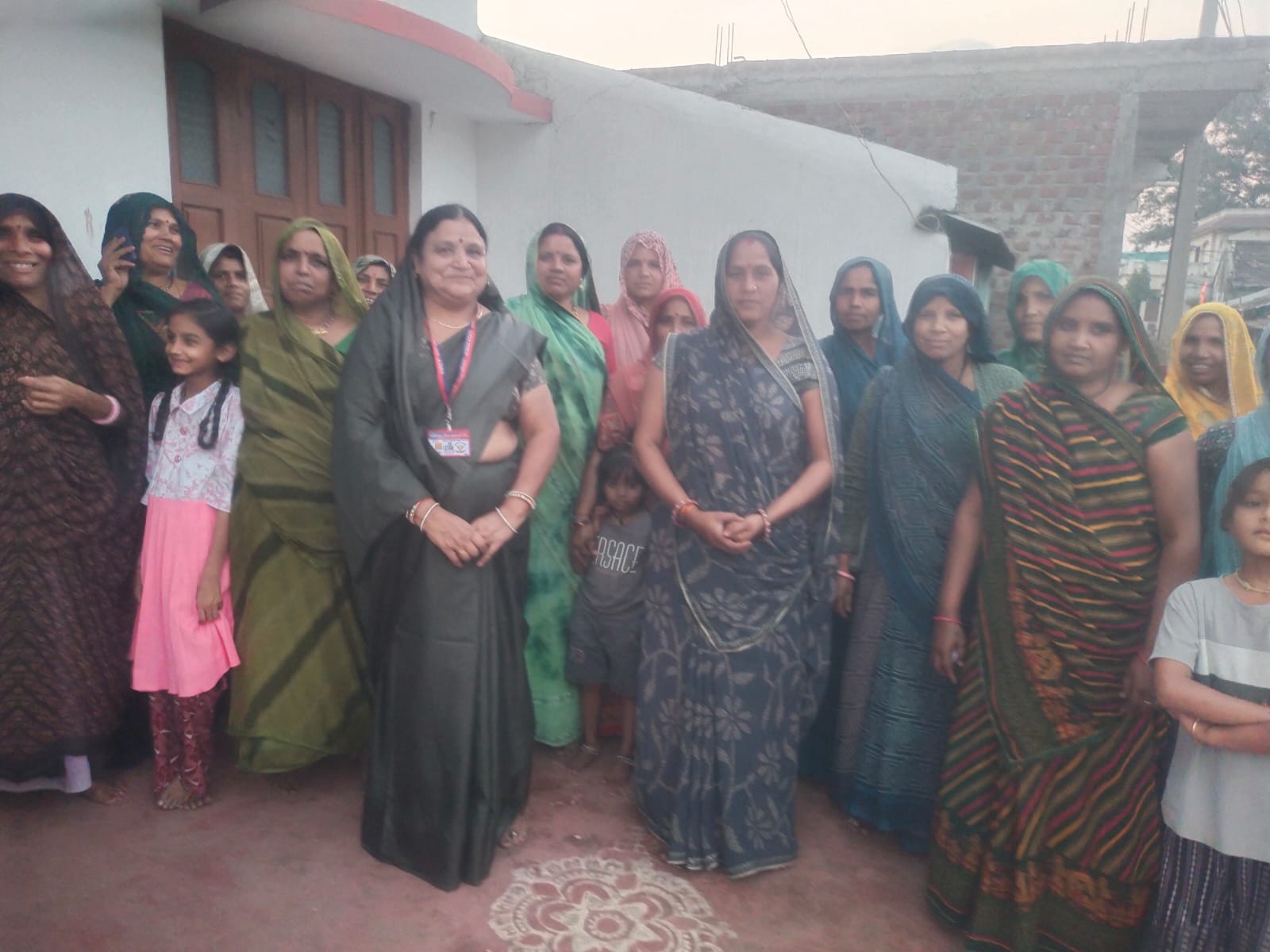 ग्रामीण महिलाओं को घर बैठे रोजगार से जोड़ने की दिशा में महत्वपूर्ण सफलता — 35 महिलाओं का समूह रजिस्ट्रेशन हेतु तैयार