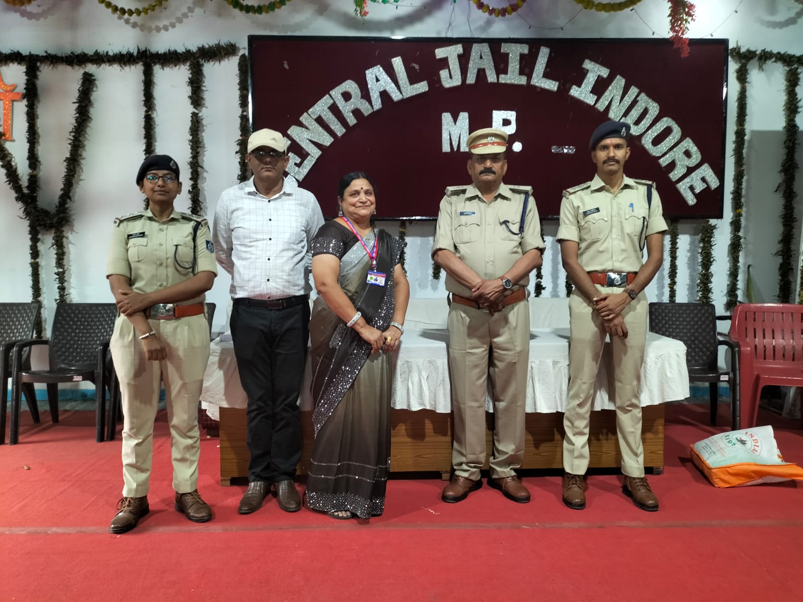 रक्षाबंधन के अवसर पर भारतीय मानव अधिकार सहकार ट्रस्ट की राष्ट्रीय महामंत्री श्रीमती साधना सेठी ने किया इंदौर सेंट्रल जेल का भ्रमण