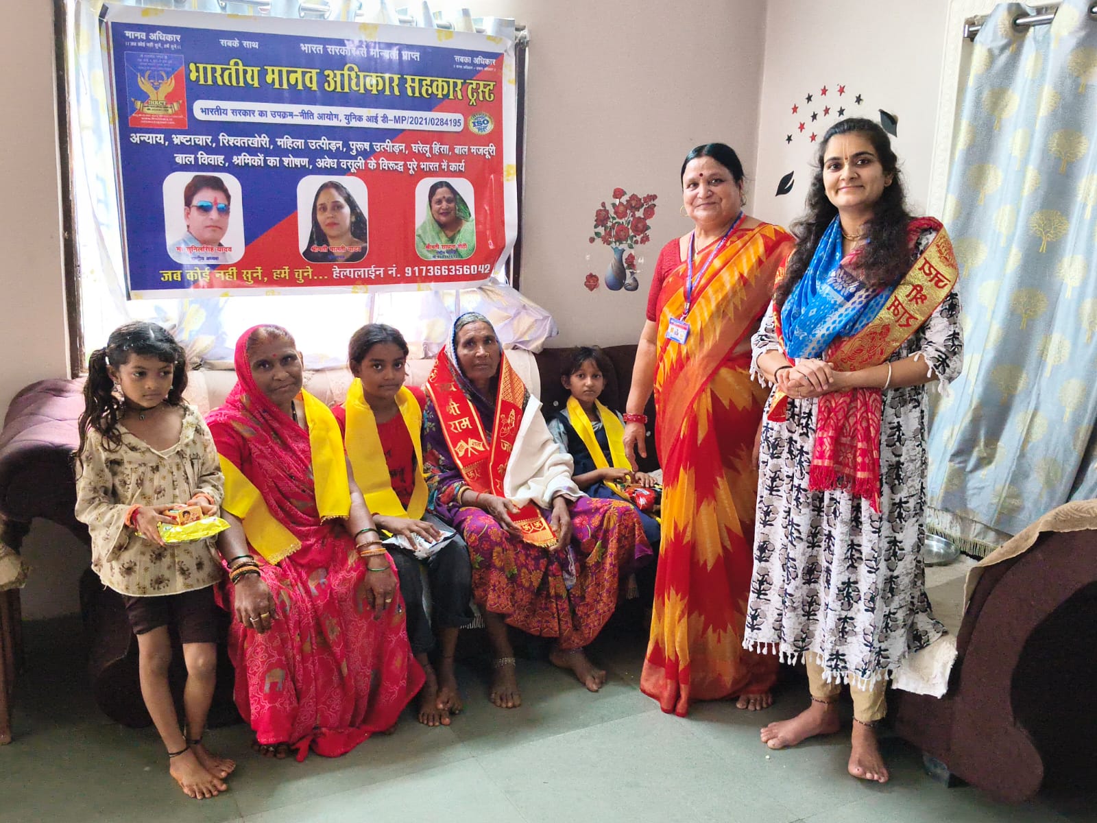 अनाथ दो बहनों की शिक्षा एवं पालन-पोषण की जिम्मेदारी लेकर भारतीय मानव अधिकार सहकार ट्रस्ट की राष्ट्रीय महामंत्री श्रीमती साधना सेठी ने पेश की मानवता की मिसाल