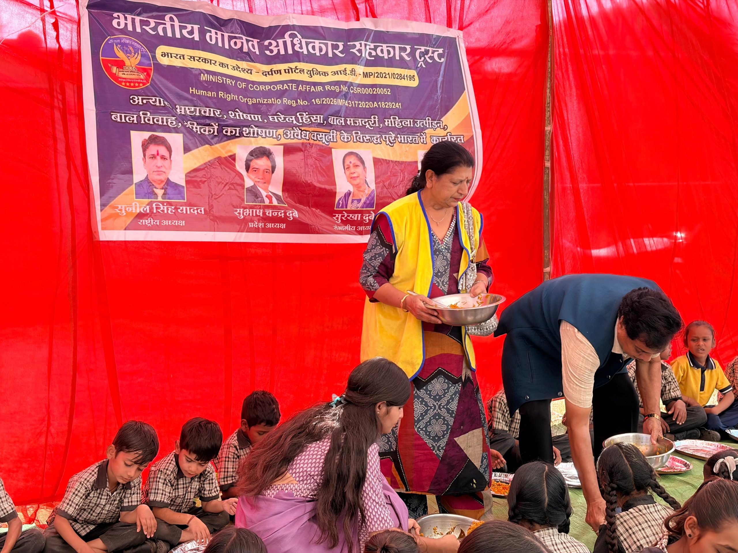 अपैक्स कॉन्वेंट स्कूल भैरवगढ़ उज्जैन में 400 बच्चों के लिए भोजन सेवा का आयोजन